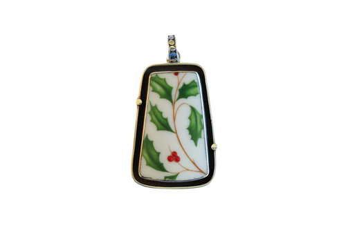 Bold Lenox Holly Pendant