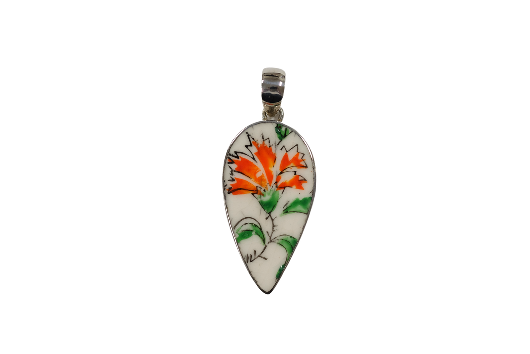 Reverse teardrop flower pendant