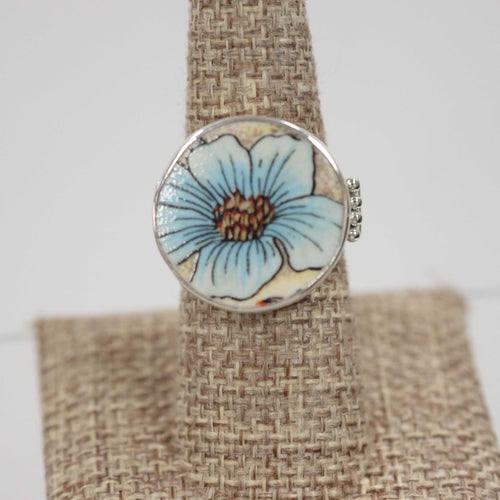 Size 8 Round Turquoise Flower Ring